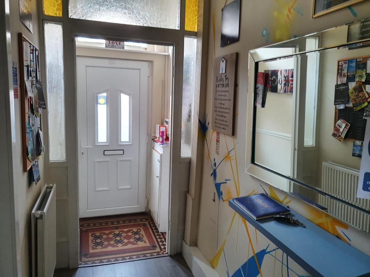 ליברפול 12 Person 6 Bedroom Self Catering House מראה חיצוני תמונה