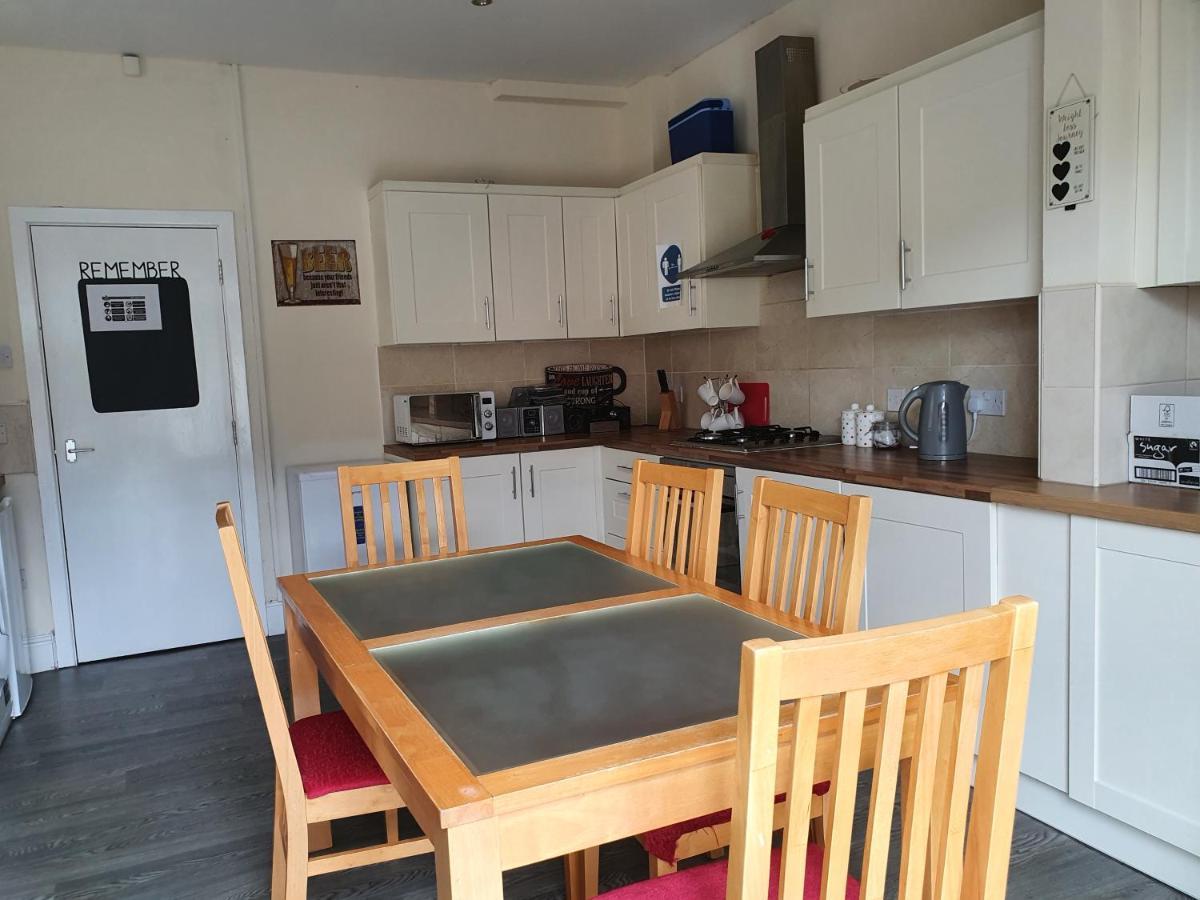 ליברפול 12 Person 6 Bedroom Self Catering House מראה חיצוני תמונה