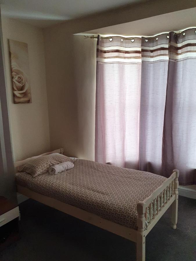 ליברפול 12 Person 6 Bedroom Self Catering House מראה חיצוני תמונה