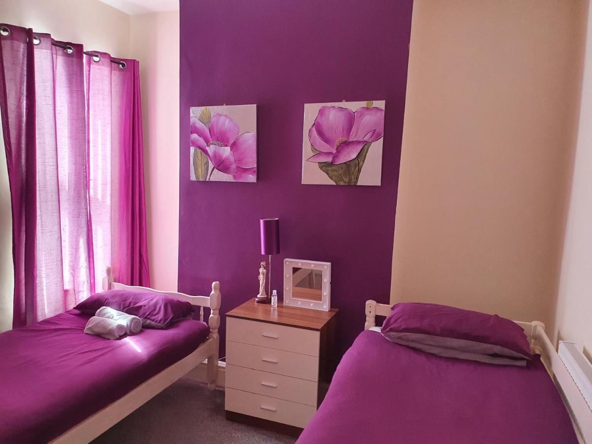 ליברפול 12 Person 6 Bedroom Self Catering House מראה חיצוני תמונה
