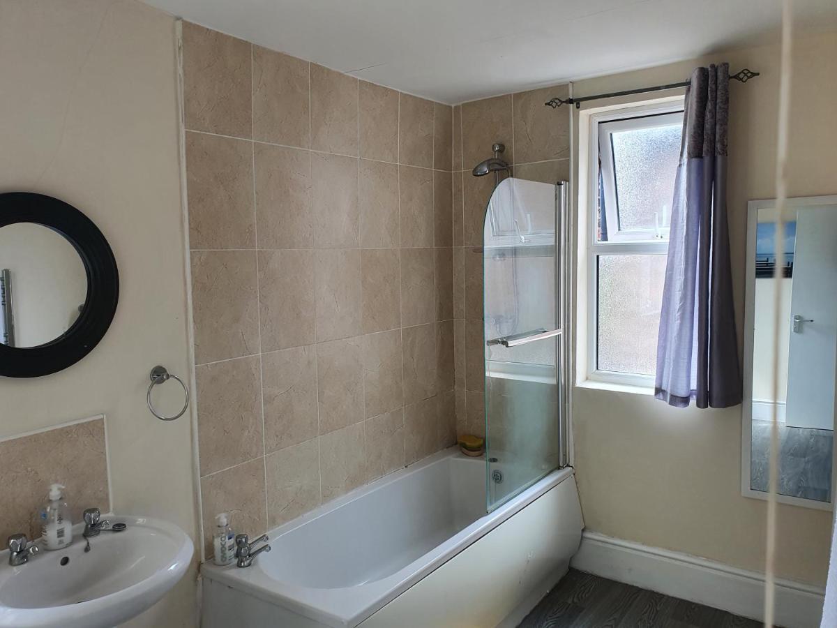 ליברפול 12 Person 6 Bedroom Self Catering House מראה חיצוני תמונה