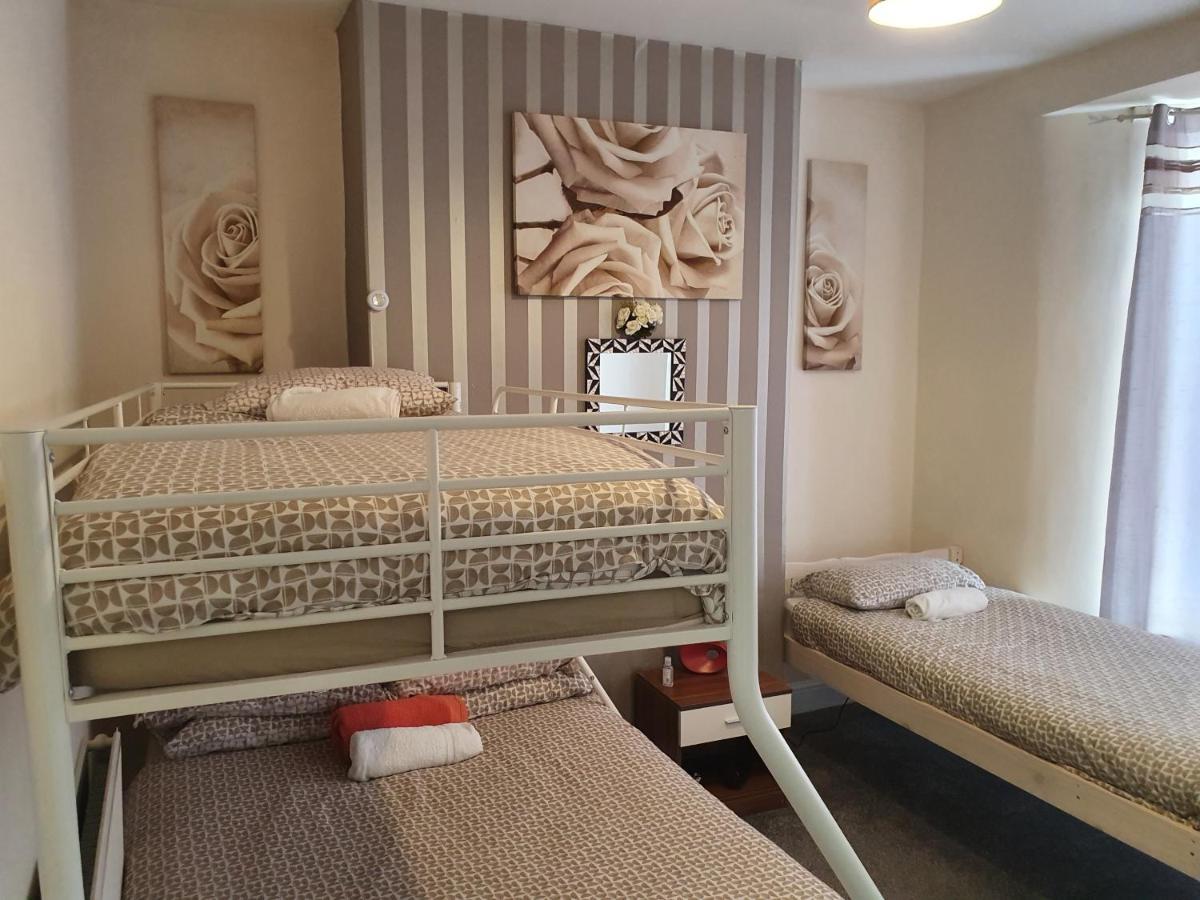 ליברפול 12 Person 6 Bedroom Self Catering House מראה חיצוני תמונה