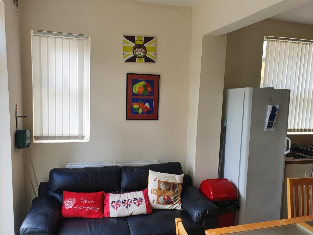ליברפול 12 Person 6 Bedroom Self Catering House מראה חיצוני תמונה