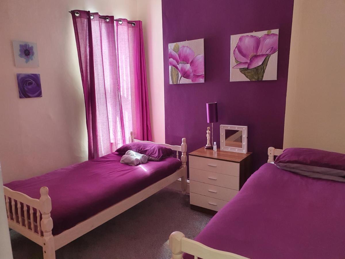 ליברפול 12 Person 6 Bedroom Self Catering House מראה חיצוני תמונה